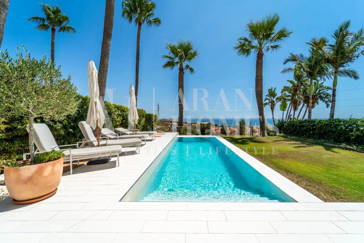 Sale of independent chalet in Avenida del Higuerón, Fuengirola
photo 1