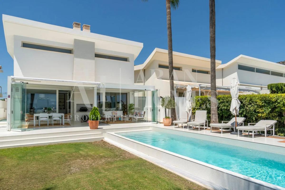 Sale of independent chalet in Avenida del Higuerón, Fuengirola
photo 2