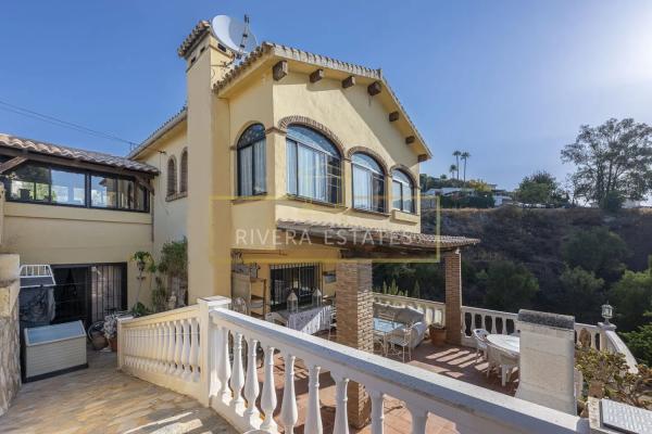 Wolnostojąca willa na sprzedaż w Calle los Madroños, Fuengirola photo 1