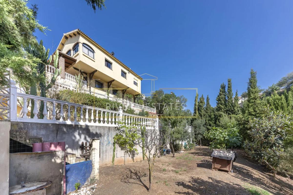 Продажа отдельного шале в  Calle los Madroños, Фуэнхирола photo 2