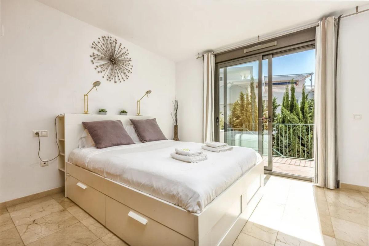 Продажа отдельного шале в  Los Pacos, Фуэнхирола photo 3