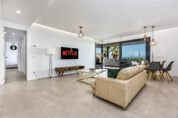 Apartment for sale in  Las Gaviotas, Fuengirola photo 2