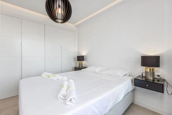 Apartment for sale in  Las Gaviotas, Fuengirola photo 4