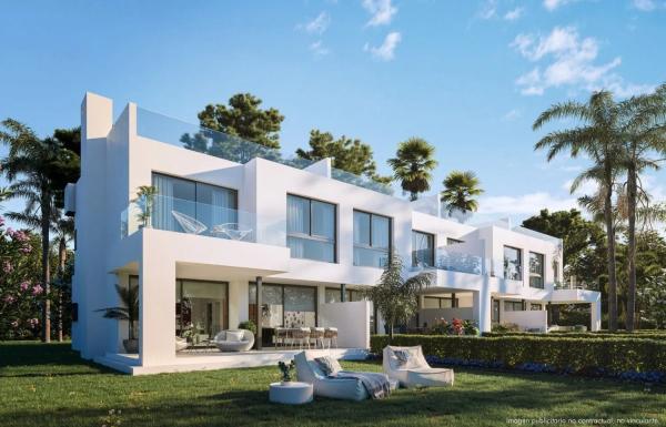 Detached villa for sale in  Avenida Fuengirola, Fuengirola photo 1