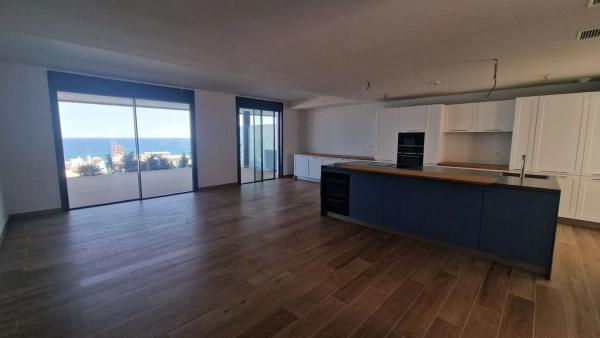 Apartment for sale in  Calle Sierra de Cazorla, Fuengirola photo 2