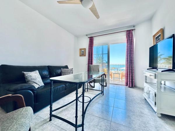 Apartment for sale in  Las Gaviotas, Fuengirola photo 2