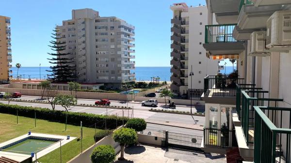 Apartment for sale in  Avenida de las Gaviotas, Fuengirola photo 1