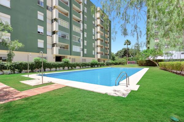 Piso en venta en  Calle Santa Rosa, Fuengirola photo 1