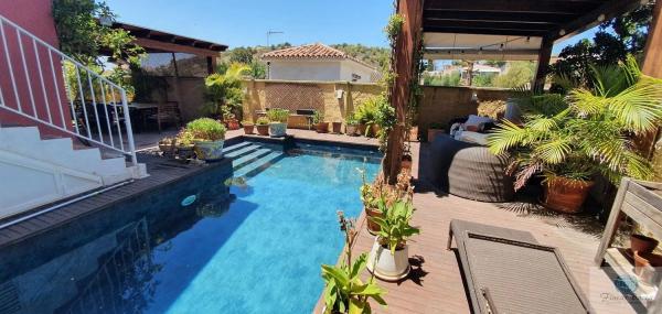 Detached villa for sale in Los Pacos, Fuengirola thumbnail 1