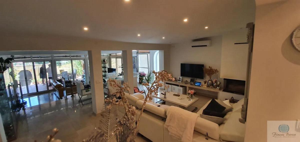 Продажа отдельного шале в  Los Pacos, Фуэнхирола photo 3
