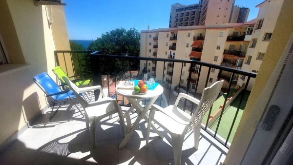 Mieszkanie na sprzedaż w  Avenida Carvajal, Fuengirola photo 1