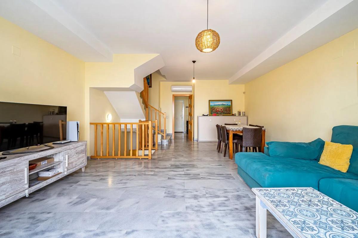 Продажа отдельного шале в Calle los Helechos, Фуэнхирола photo 3