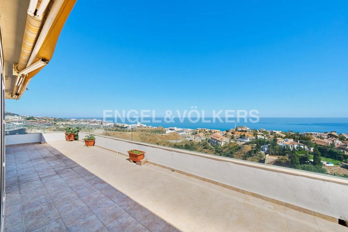 Penthouse sale in Calle Zarzas 3, Fuengirola photo 3