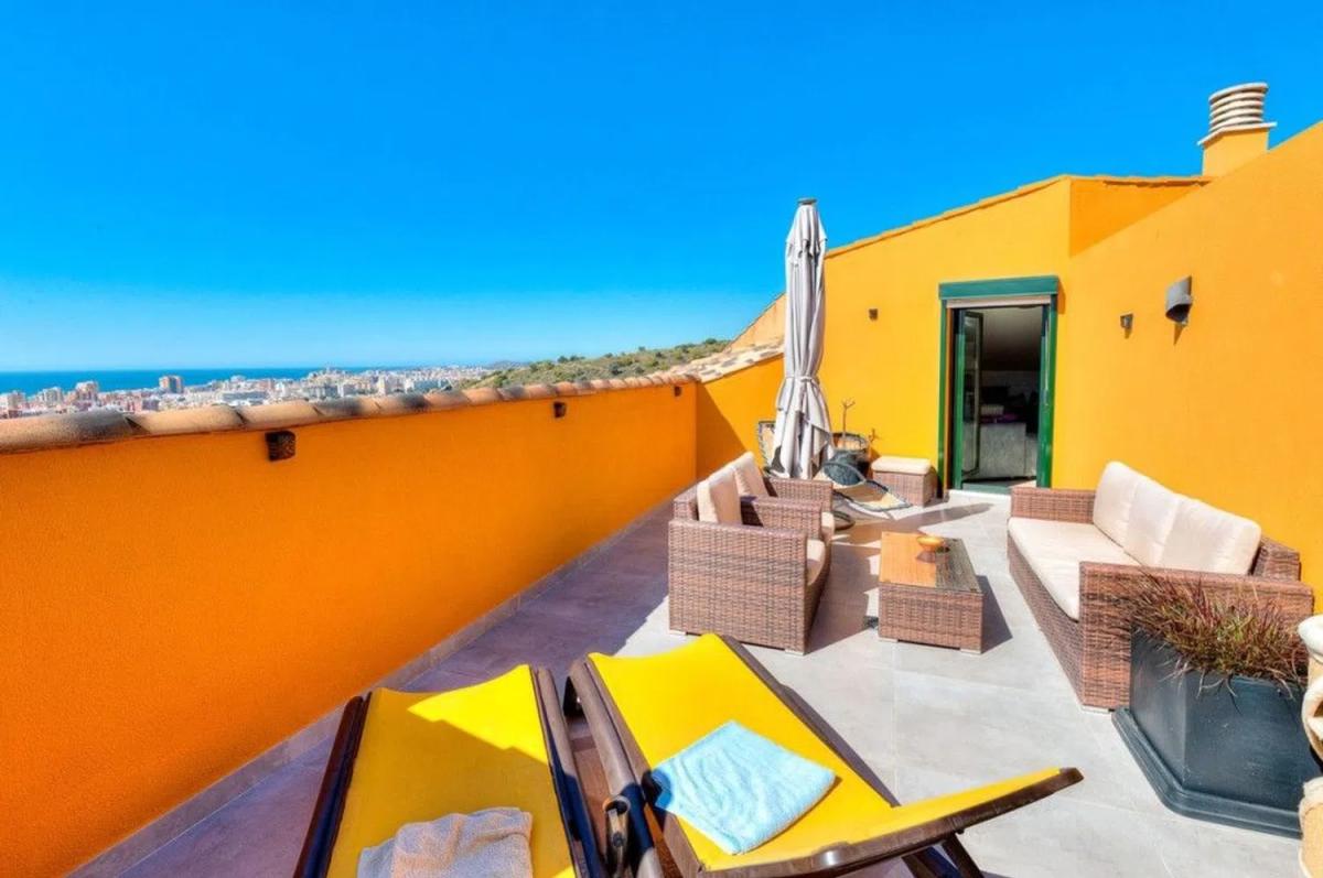 Penthouse sale in Los Pacos, Fuengirola photo 1