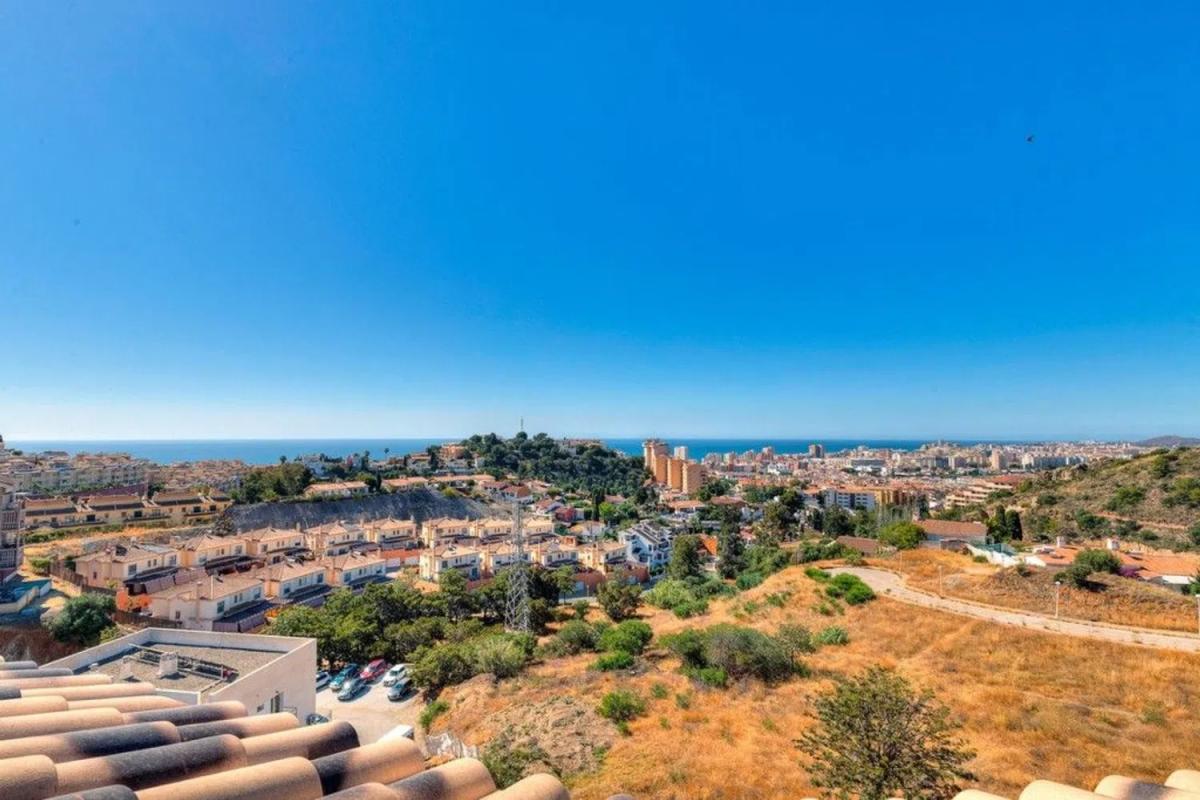 Penthouse sale in Los Pacos, Fuengirola photo 2