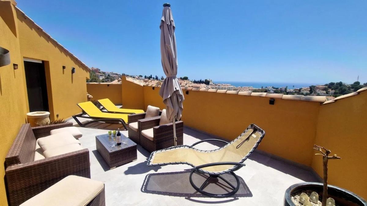 Penthouse sale in Calle Maria de las Mercedes, Fuengirola photo 1