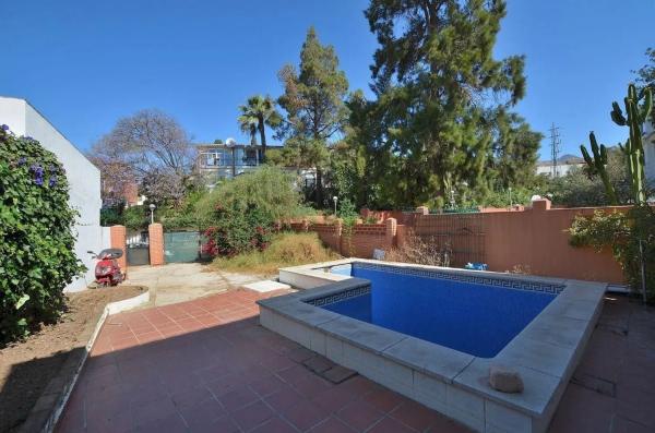 Коттедж на продажу в Los Pacos, Фуэнхирола photo 1