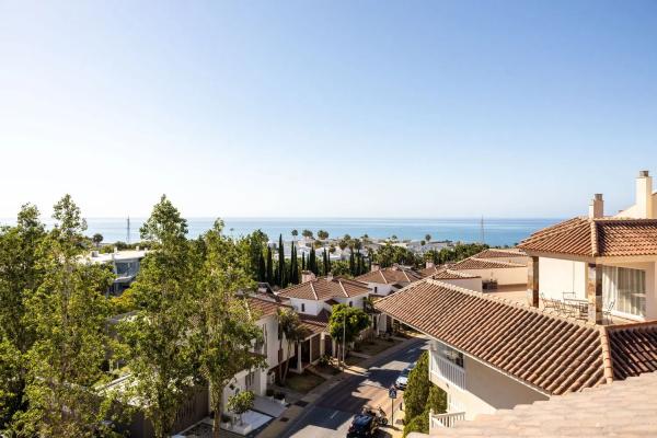 Penthouse for sale in  Avenida Avenue Avenue del Higuerón, 52, Fuengirola photo 4