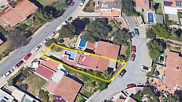Коттедж на продажу в Calle Agustína de Aragón, Фуэнхирола photo 1