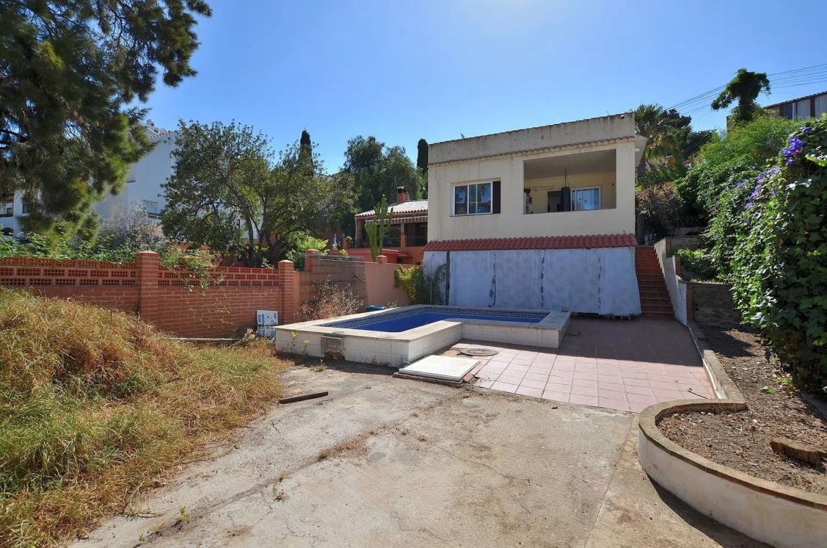 Продажа отдельного шале в  Calle Agustína de Aragón, Фуэнхирола photo 2