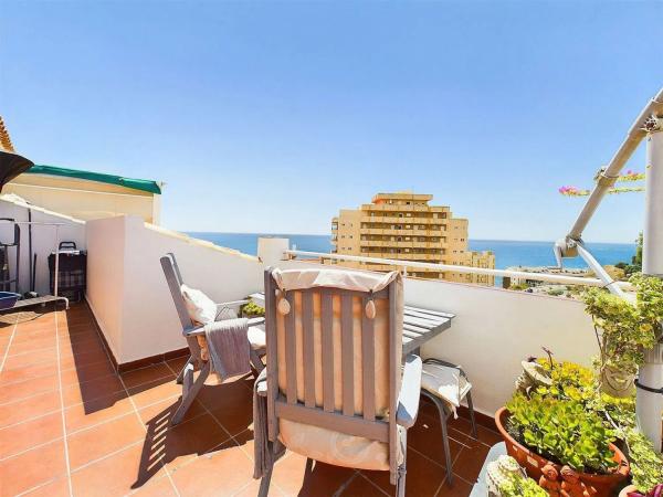 Penthouse for sale in Calle Tucán, Fuengirola photo 1
