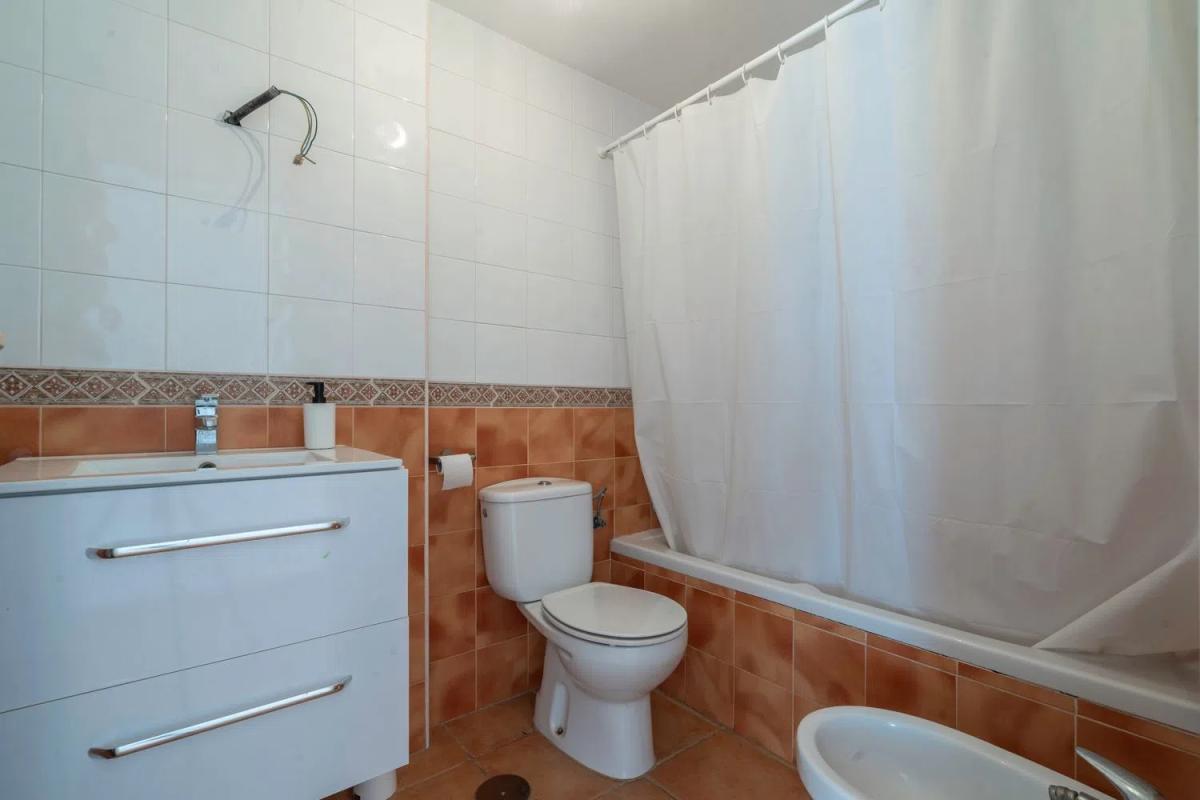 Продажа отдельного шале в Calle Mimosas, 22, Фуэнхирола photo 2