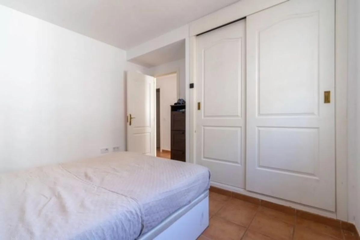 Продажа отдельного шале в Calle Mimosas, 22, Фуэнхирола photo 3