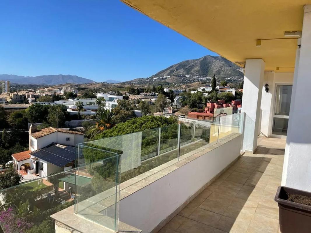 Penthouse sale in Calle Zarzas, Fuengirola photo 1