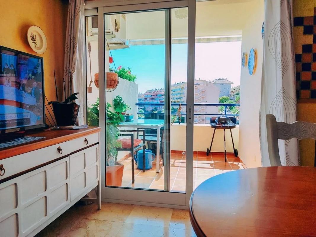 Продажа отдельного шале в  Calle Vencejo, Фуэнхирола photo 3