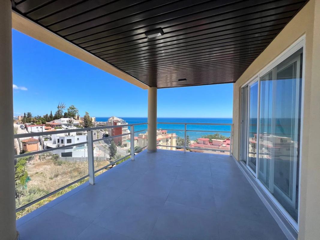 Penthouse sale in Avenida Carvajal, Fuengirola photo 1