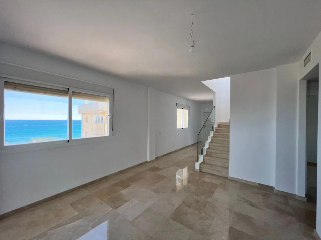 Penthouse sale in Avenida Carvajal, Fuengirola photo 2