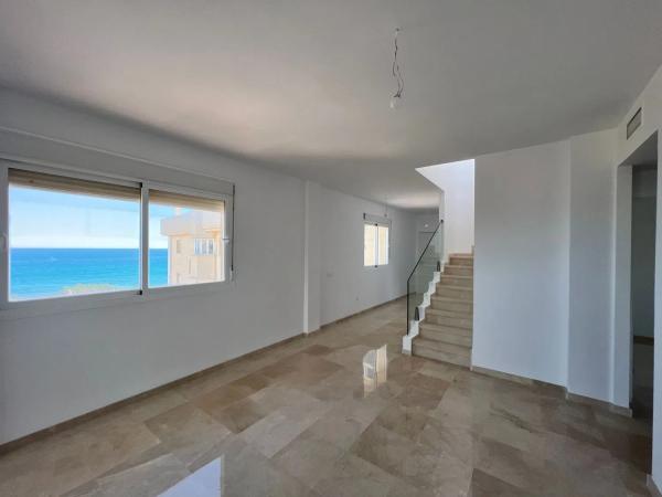 Penthouse for sale in Avenida Carvajal, Fuengirola thumbnail 1