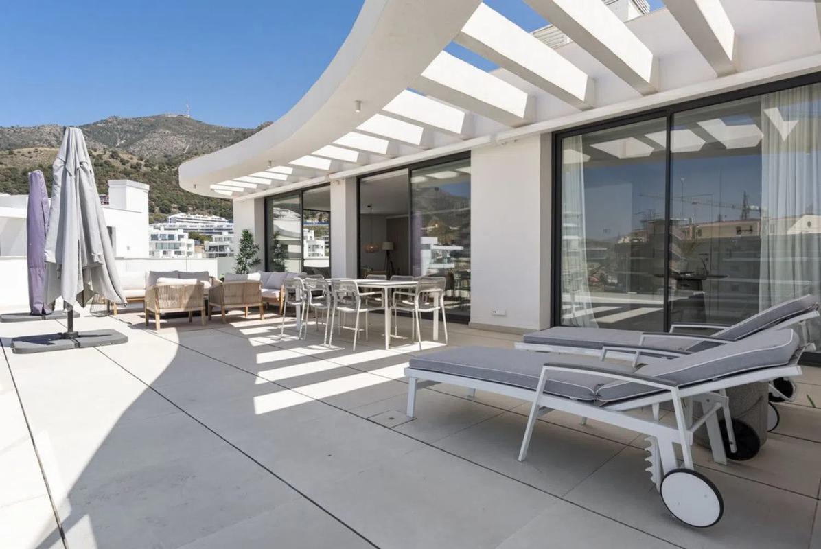 Penthouse sale in Calle Paula, Fuengirola photo 2