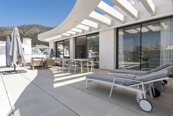 Penthouse for sale in Calle Paula, Fuengirola thumbnail 1