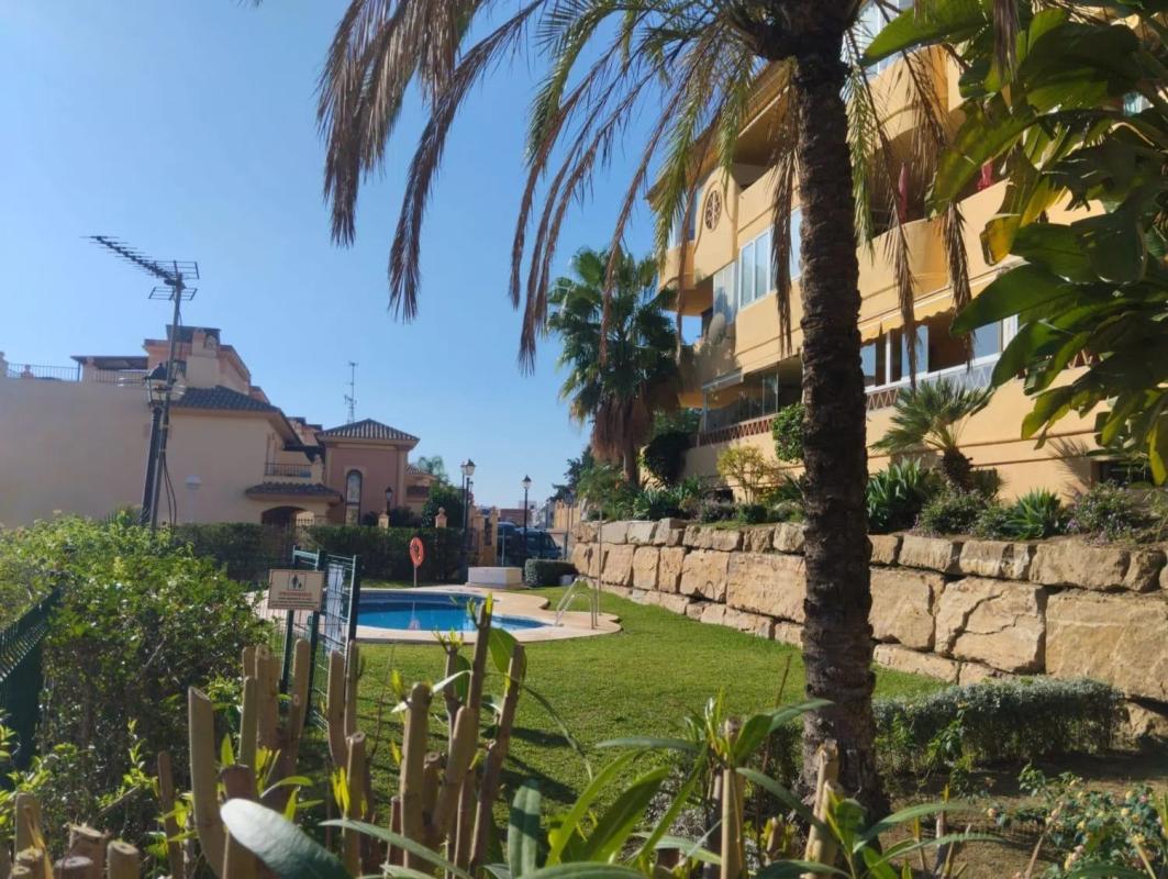 Sale of apartment in Avenida los Pacos, 60, Fuengirola
photo 1
