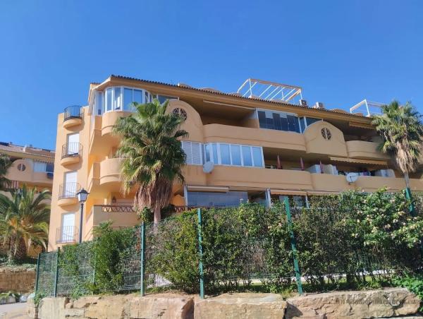Piso en venta en Avenida los Pacos, 60, Fuengirola thumbnail 1