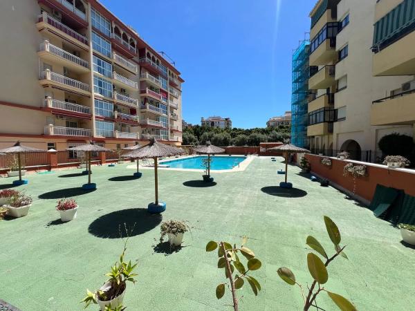 Piso en venta en  Calle Antonio Chenel Antoñete, Fuengirola photo 2