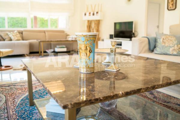 Detached villa for sale in  Avenida del Higuerón, Fuengirola photo 3