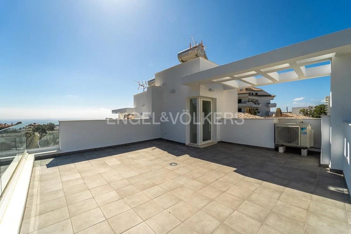 Продажа отдельного шале в Calle Pensamiento, Фуэнхирола photo 3