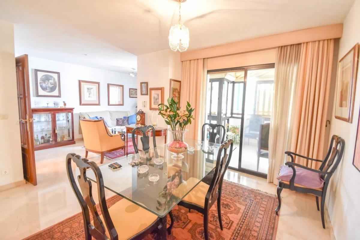 Sale of apartment in Calle Antonio Chenel Antoñete, Fuengirola
 photo 2