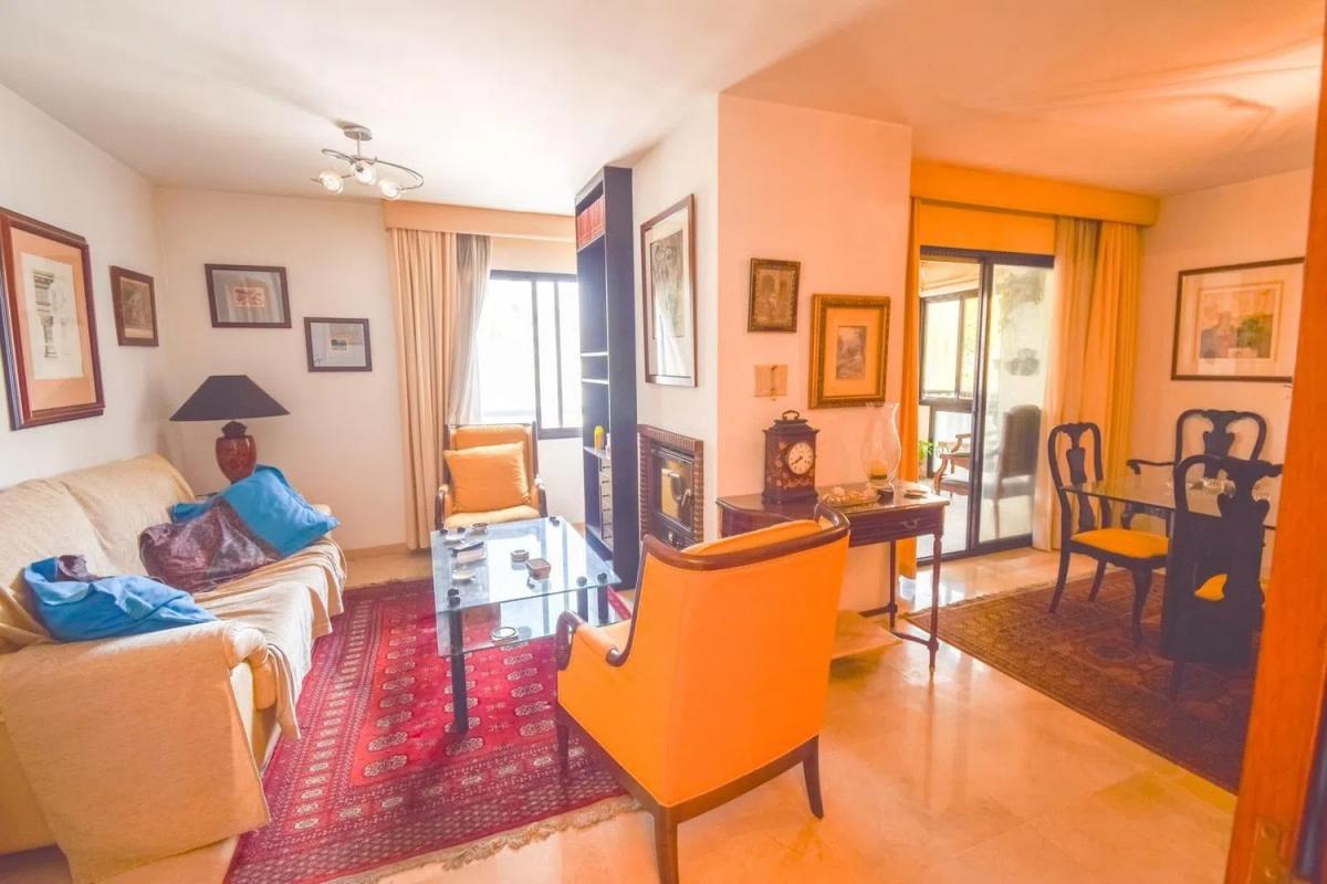 Sale of apartment in Calle Antonio Chenel Antoñete, Fuengirola
 photo 4