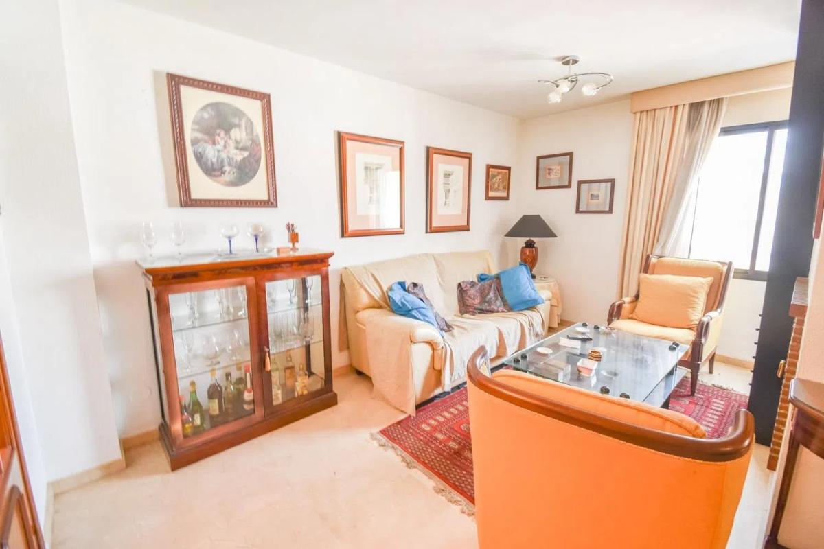 Sale of apartment in Calle Antonio Chenel Antoñete, Fuengirola
 photo 5