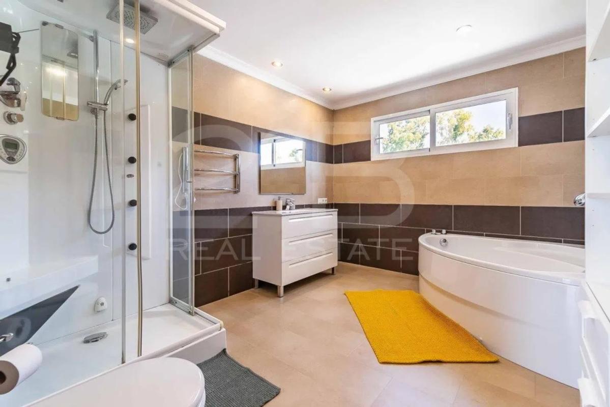 Продажа отдельного шале в Calle del Petirrojo, 3 -1, Фуэнхирола photo 3