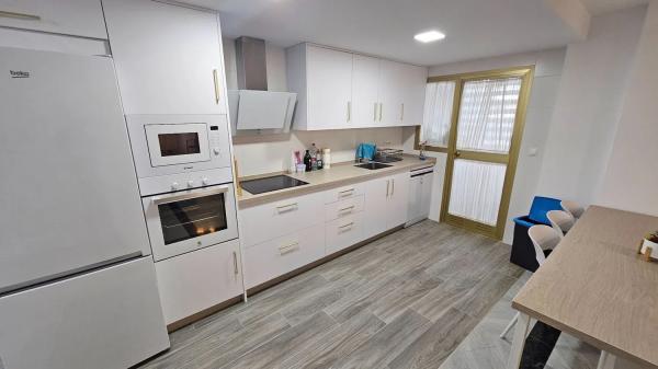 Piso en venta en Paseo Marítimo Rey de España, Fuengirola thumbnail 2