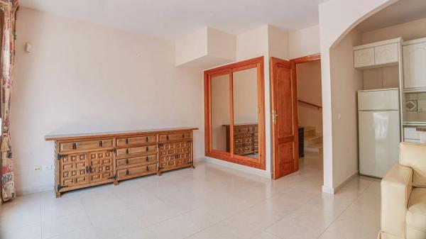 Коттедж на продажу в  Calle las Palomas, Фуэнхирола photo 3