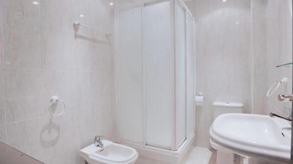 Коттедж на продажу в  Calle las Palomas, Фуэнхирола photo 4