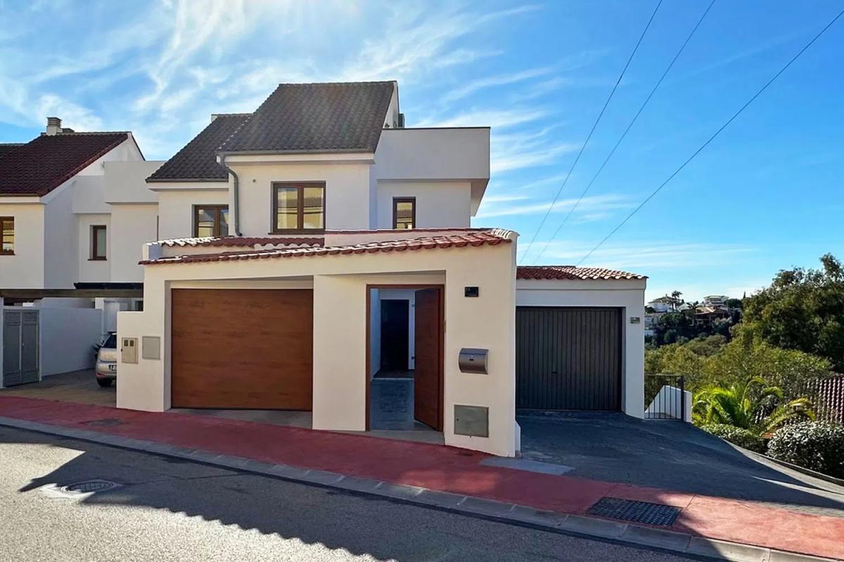 Sale of independent chalet in Calle Castaño, 42, Fuengirola
photo 1