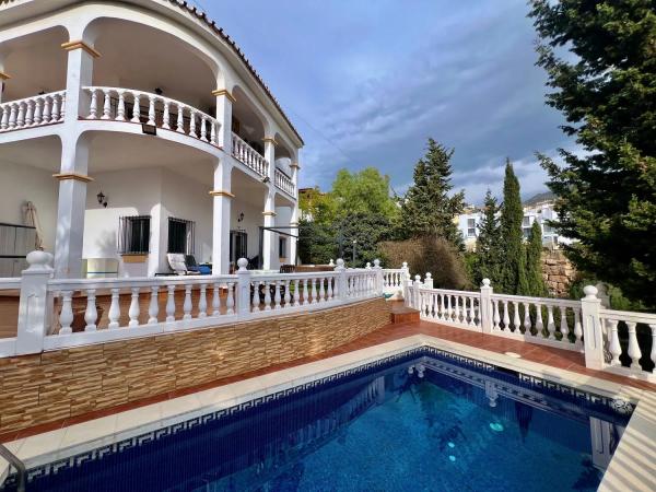 Коттедж на продажу в  Torreblanca del Sol, Фуэнхирола photo 1