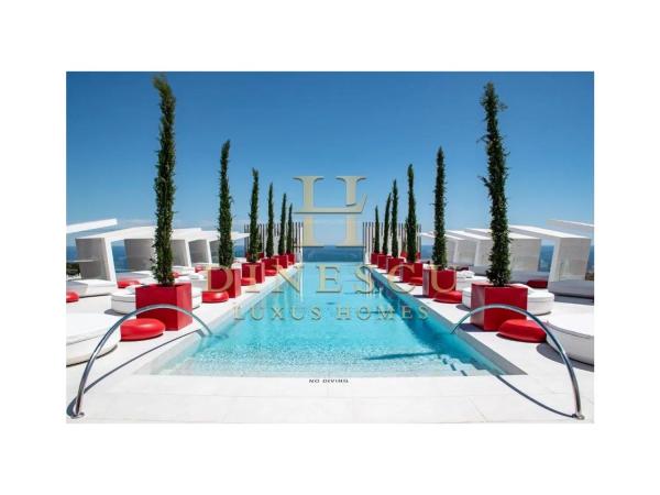 Detached villa for sale in Calle Iglesia, Fuengirola thumbnail 2