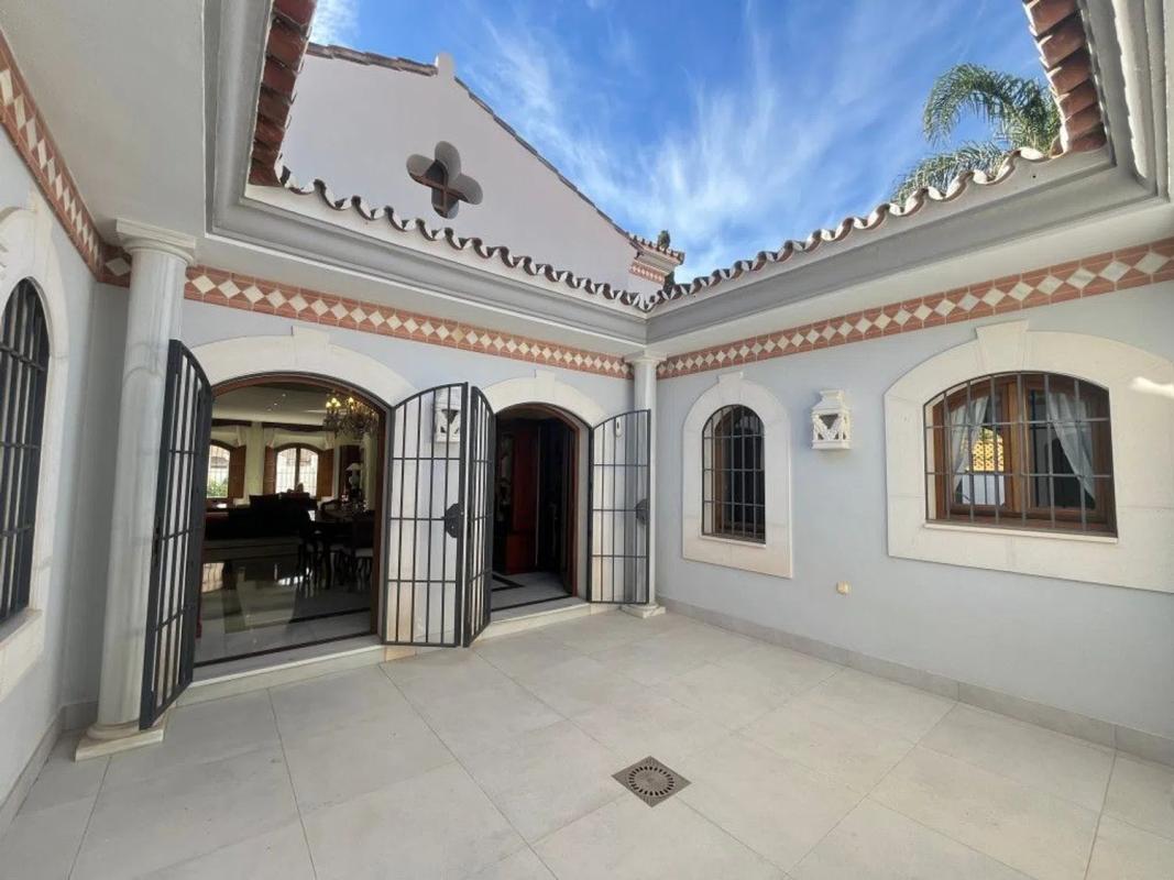 Продажа отдельного шале в Calle margarita, Фуэнхирола photo 3